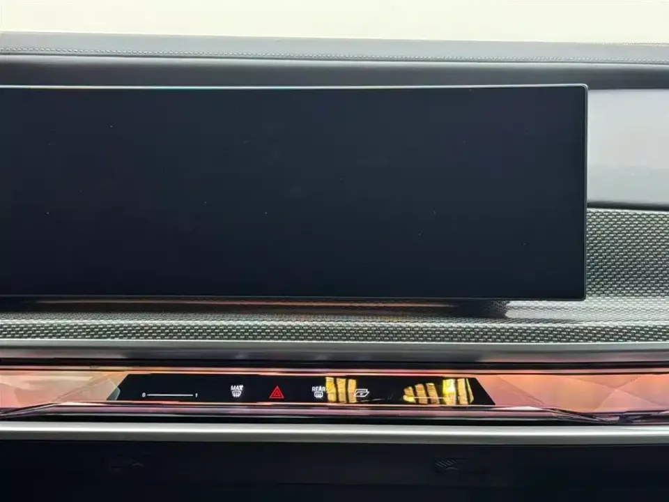 BMW i7 M70L