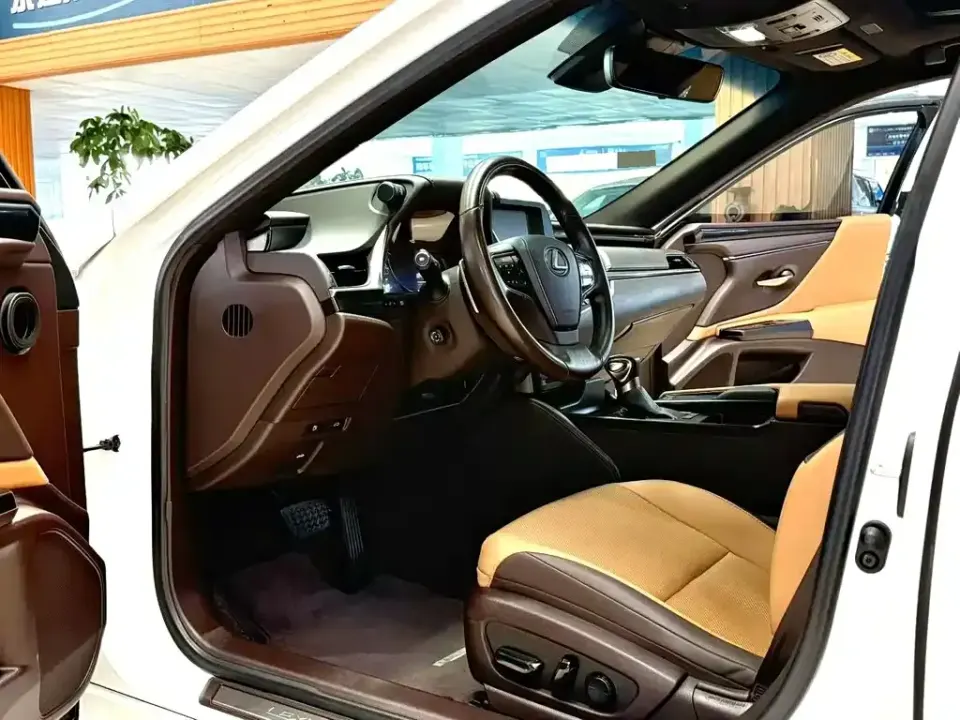 Lexus ES