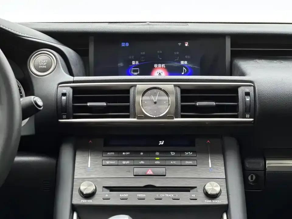 Lexus IS