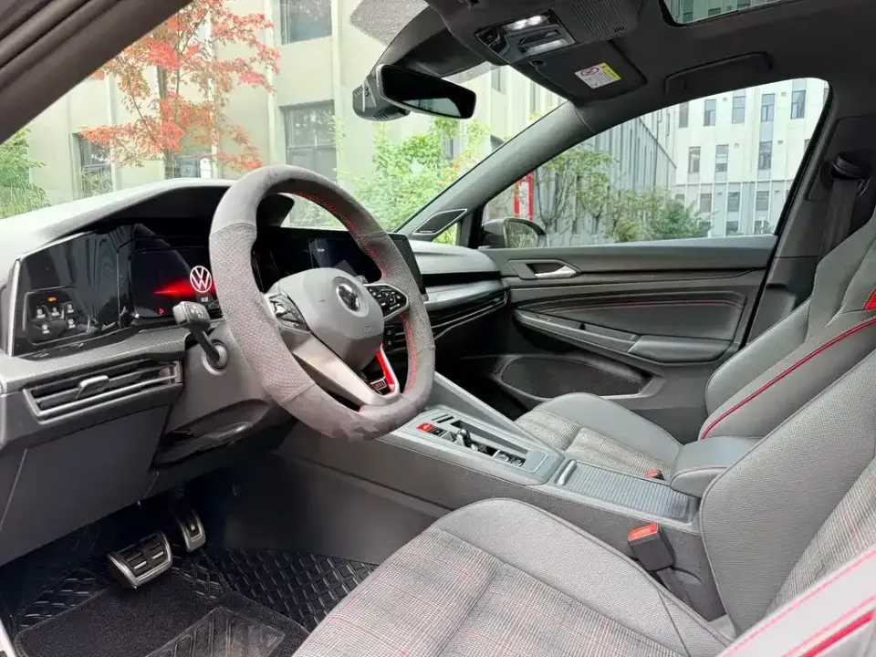 Volkswagen Golf GTI