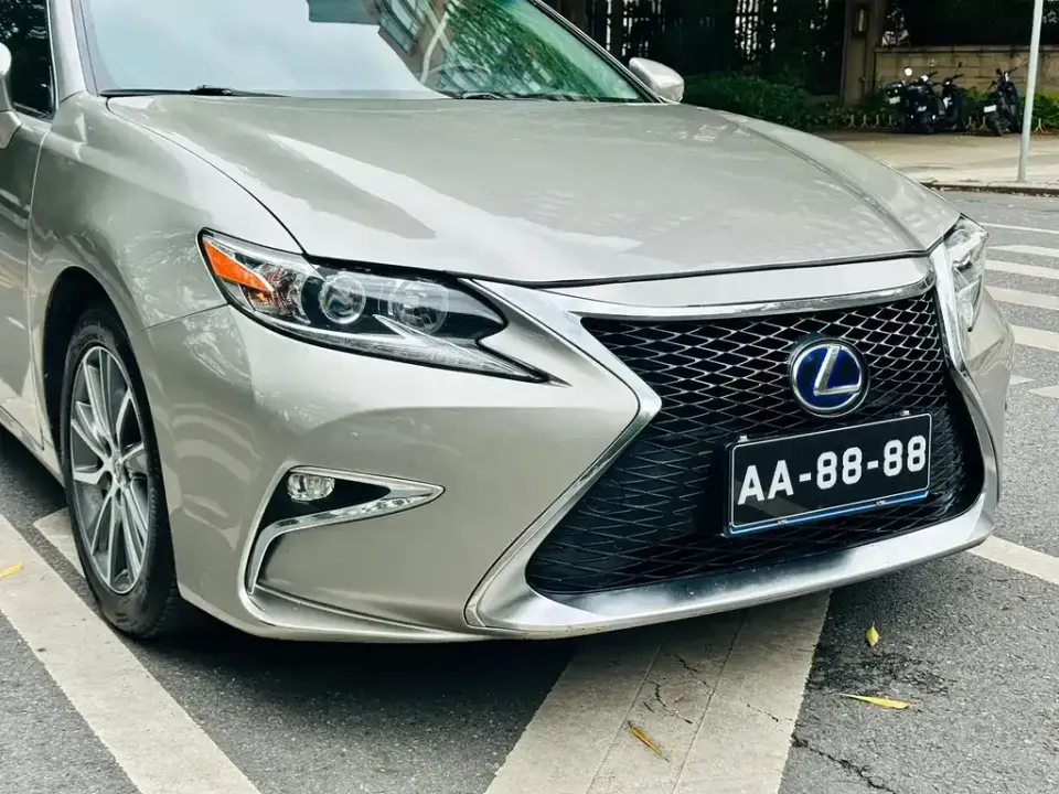 Lexus ES