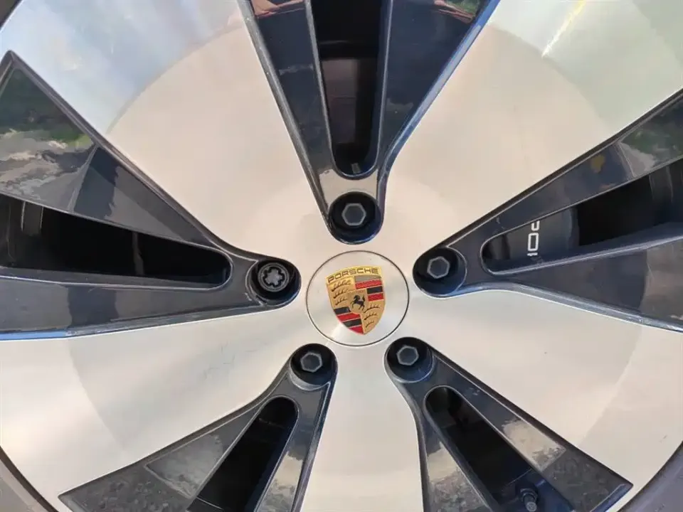 Porsche Macan EV