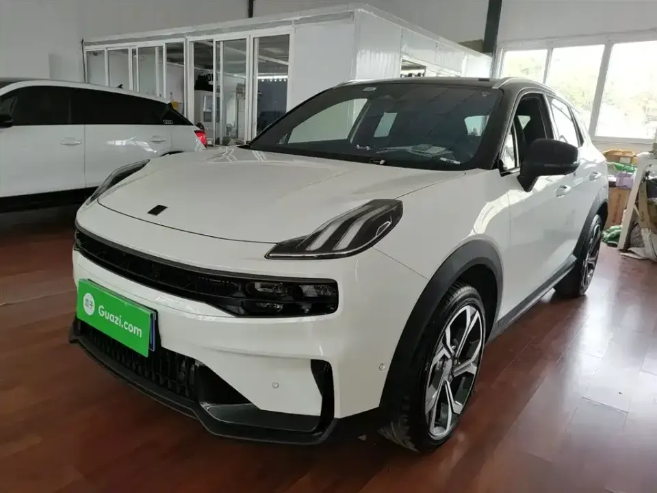 Lynk & Co 06