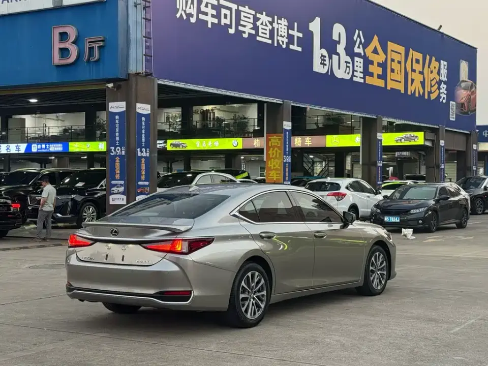 Lexus ES