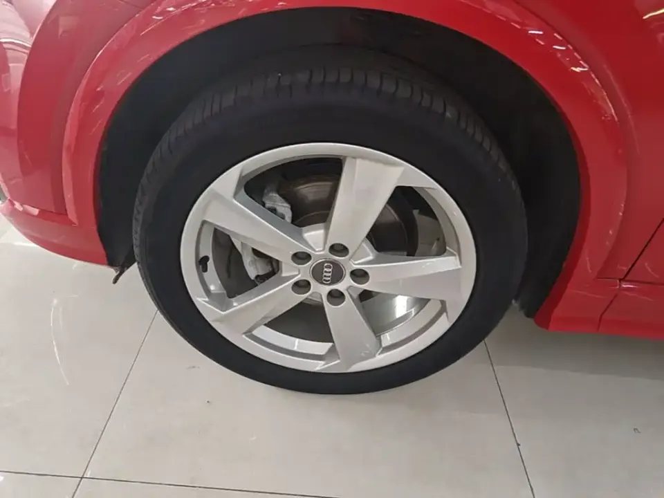 Audi Q2L