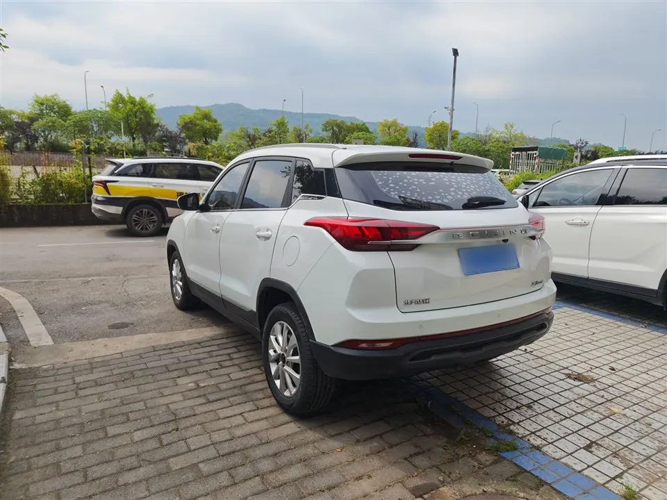BAIC X3