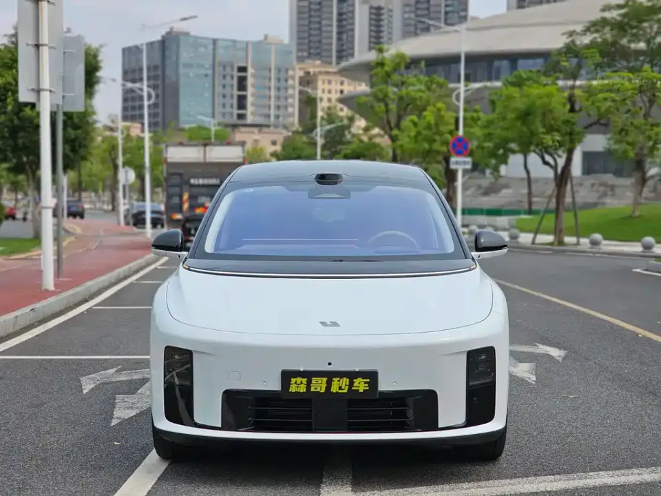 Li Li i8