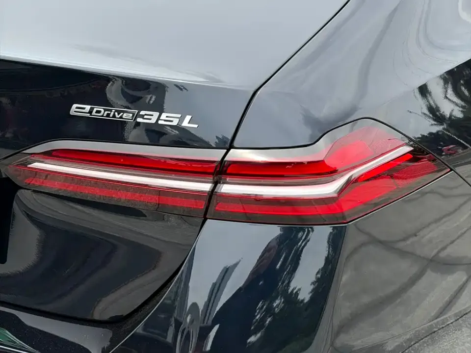 BMW i5