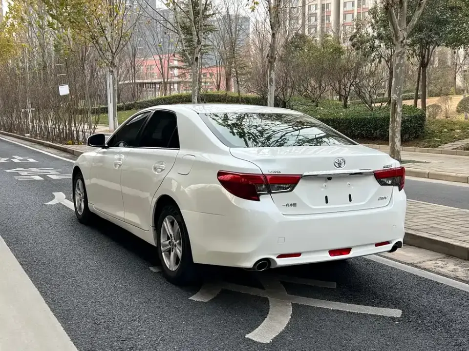 Toyota Reiz