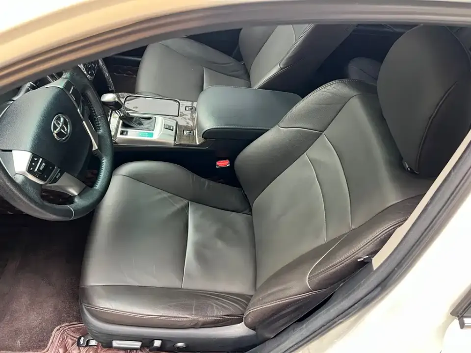 Toyota Reiz