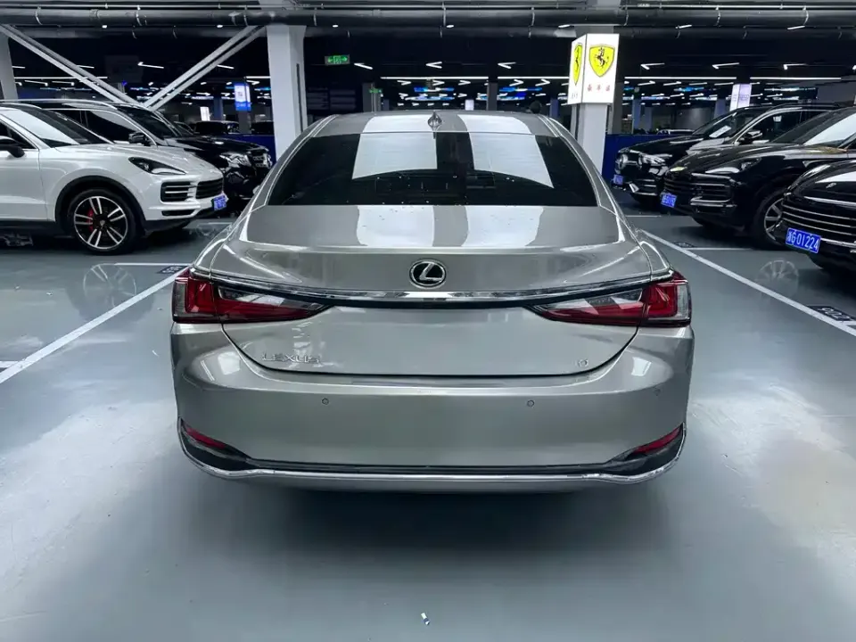 Lexus ES