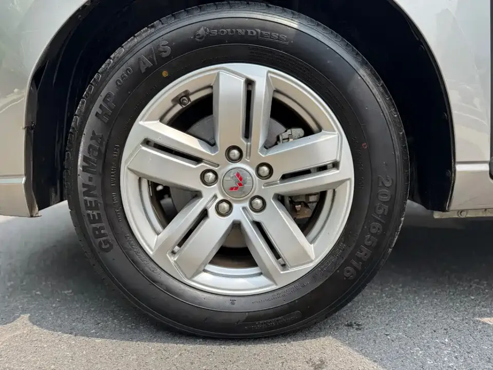 Wuling Hongguang Plus