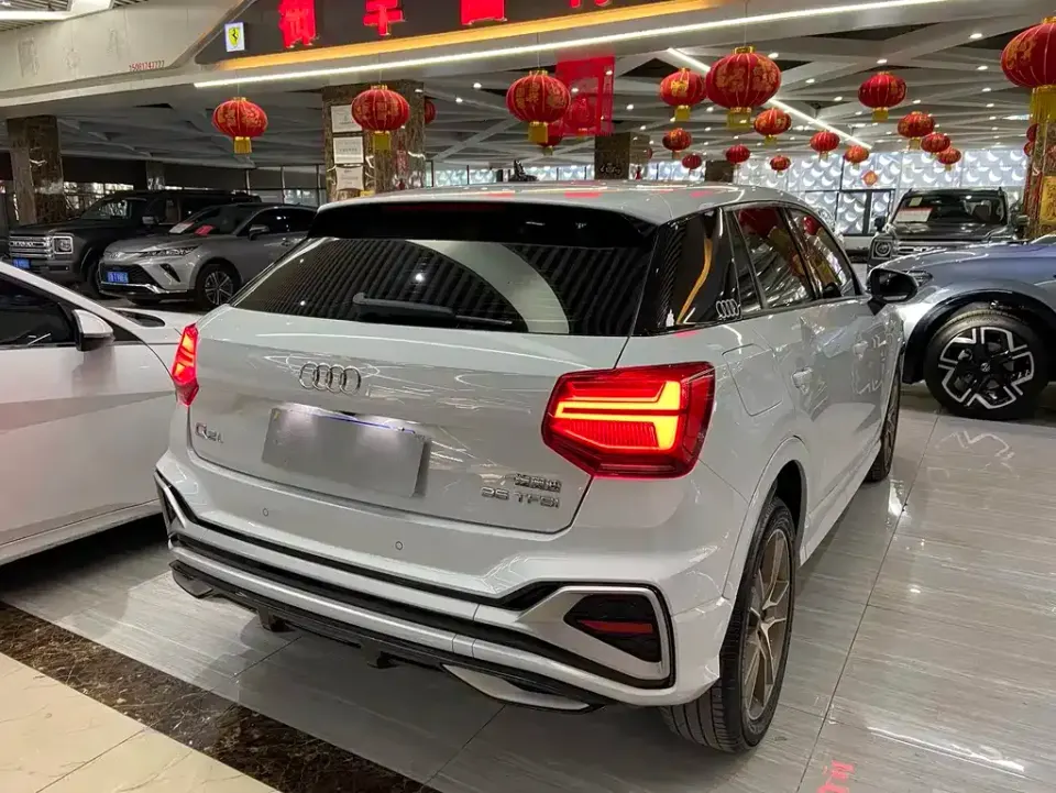 Audi Q2L