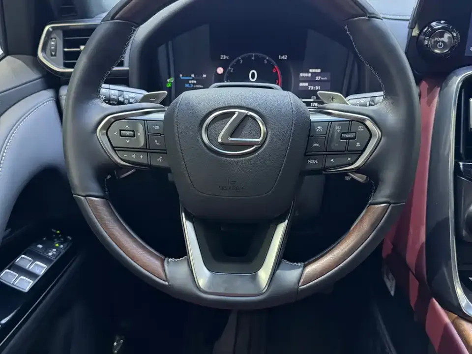 Lexus LX