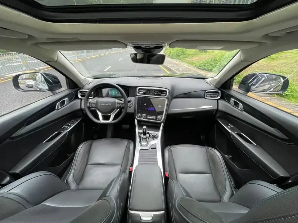 Lynk & Co 01 EM-P