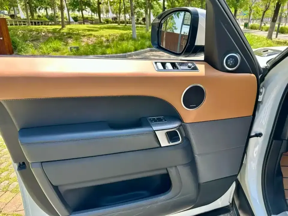 Land Rover Sport