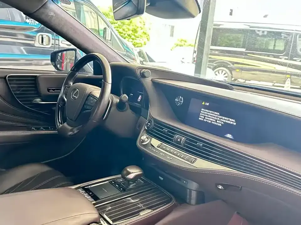 Lexus LS
