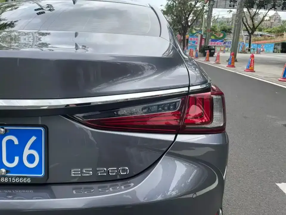 Lexus ES