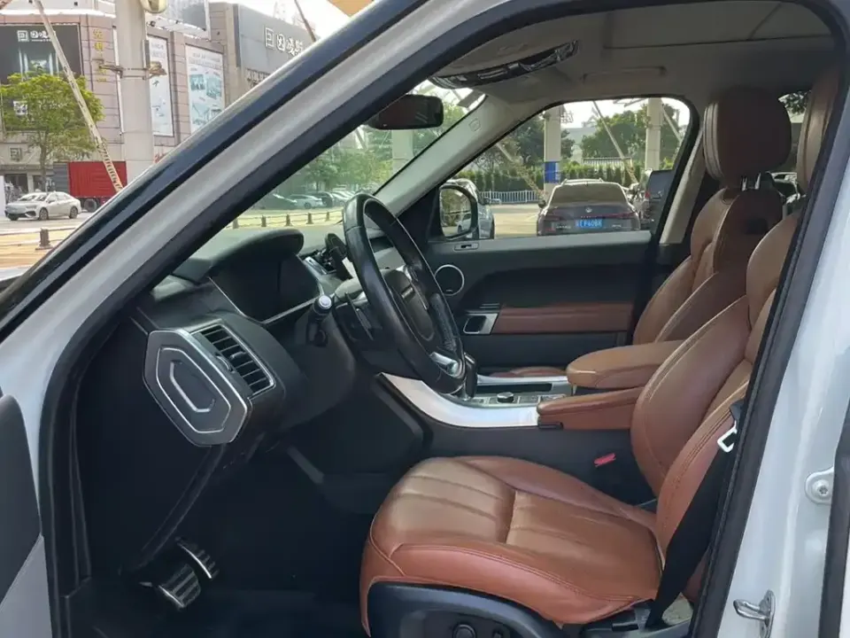 Land Rover Sport
