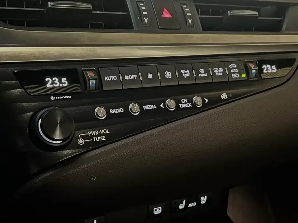 Lexus ES