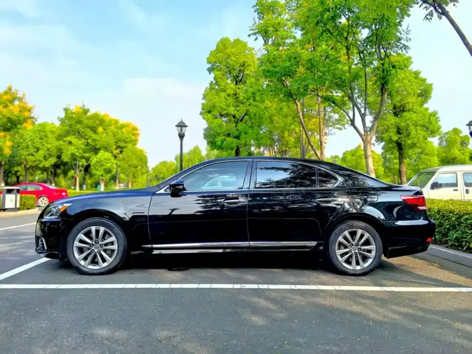 Lexus LS