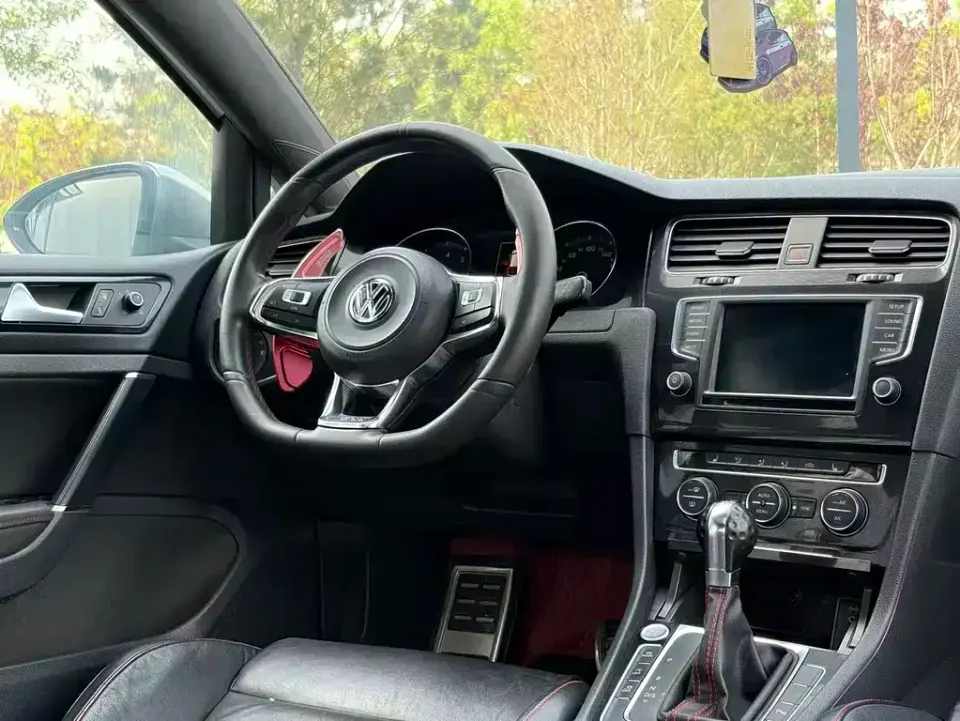 Volkswagen Golf GTI