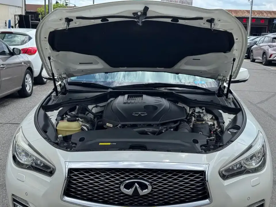 Infiniti Q50L