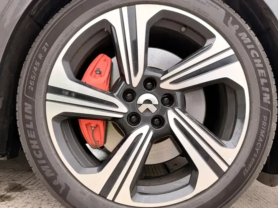 Nio ES8