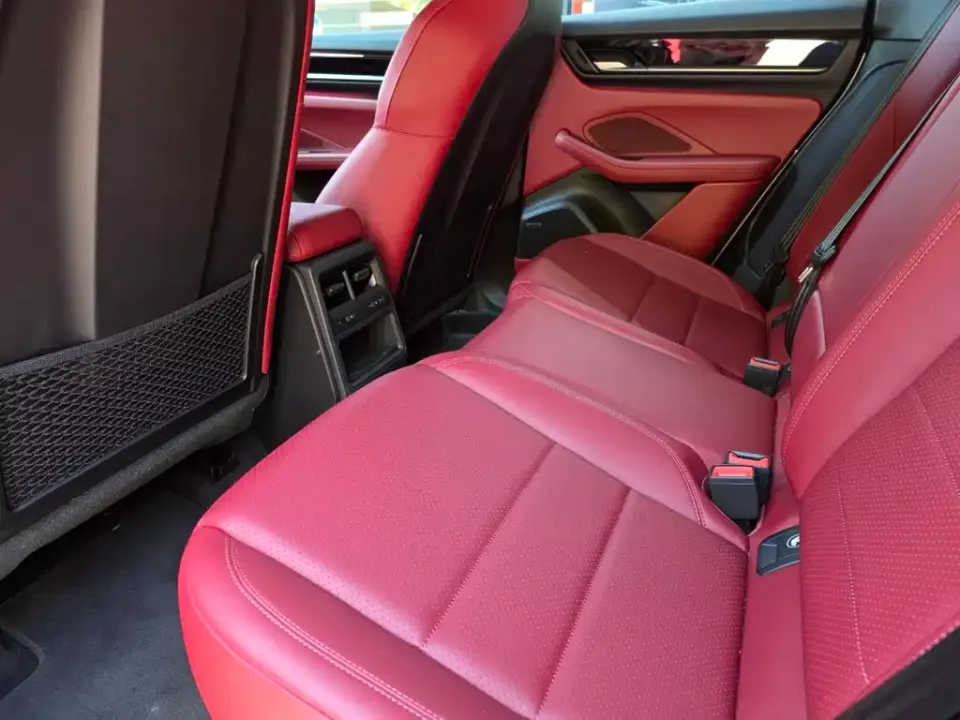 Porsche Macan EV