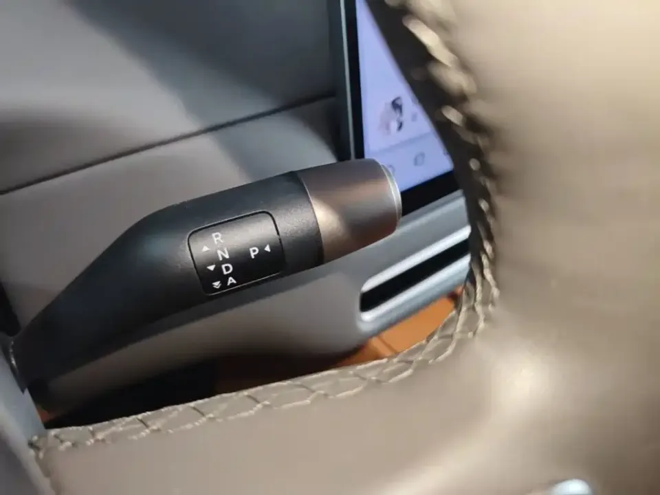 Li Li i8