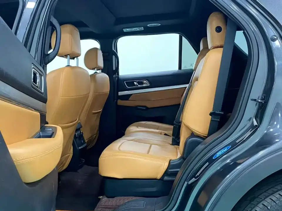 Ford Explorer (Import)