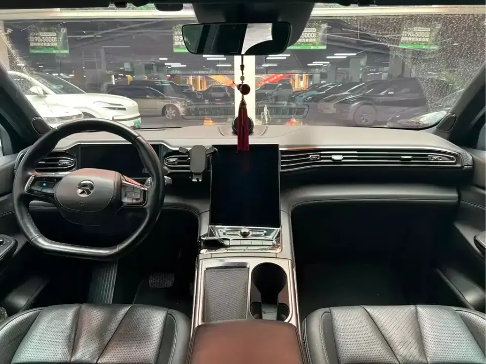 Nio ES8