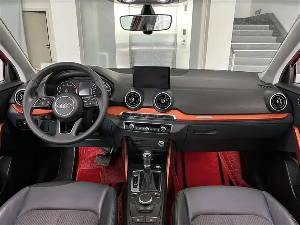 Audi Q2L