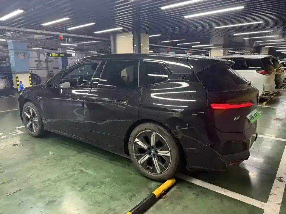 BMW iX