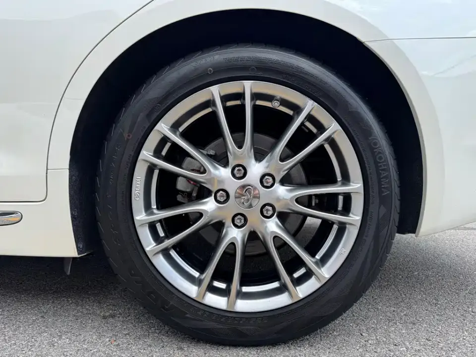 Infiniti Q50L