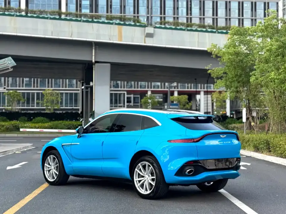 Aston Martin DBX