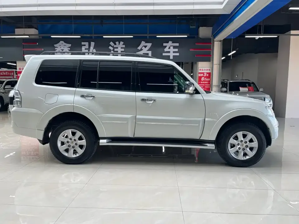 Mitsubishi Pajero (Import)