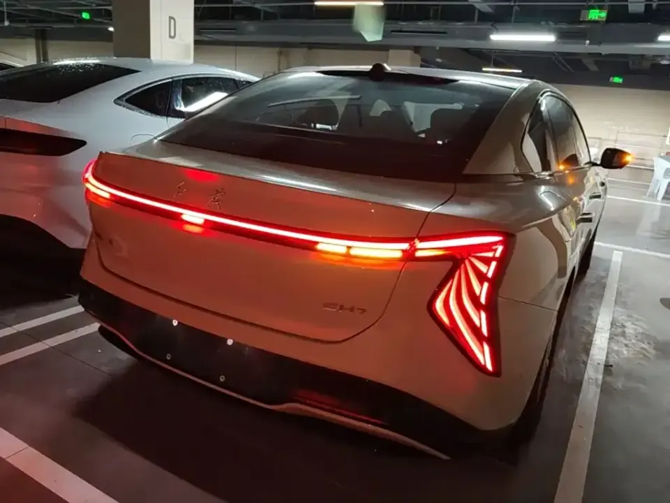 Hongqi Hongqi EH7