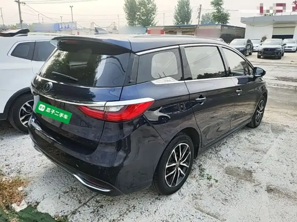 BYD MAX