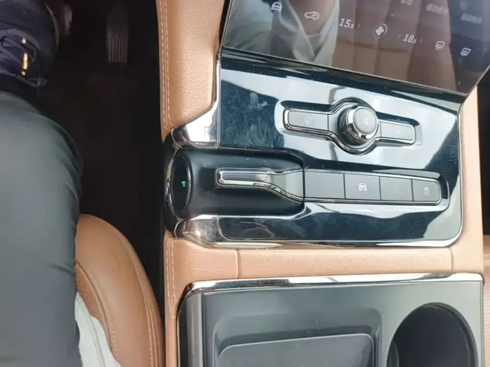 Nio ES8
