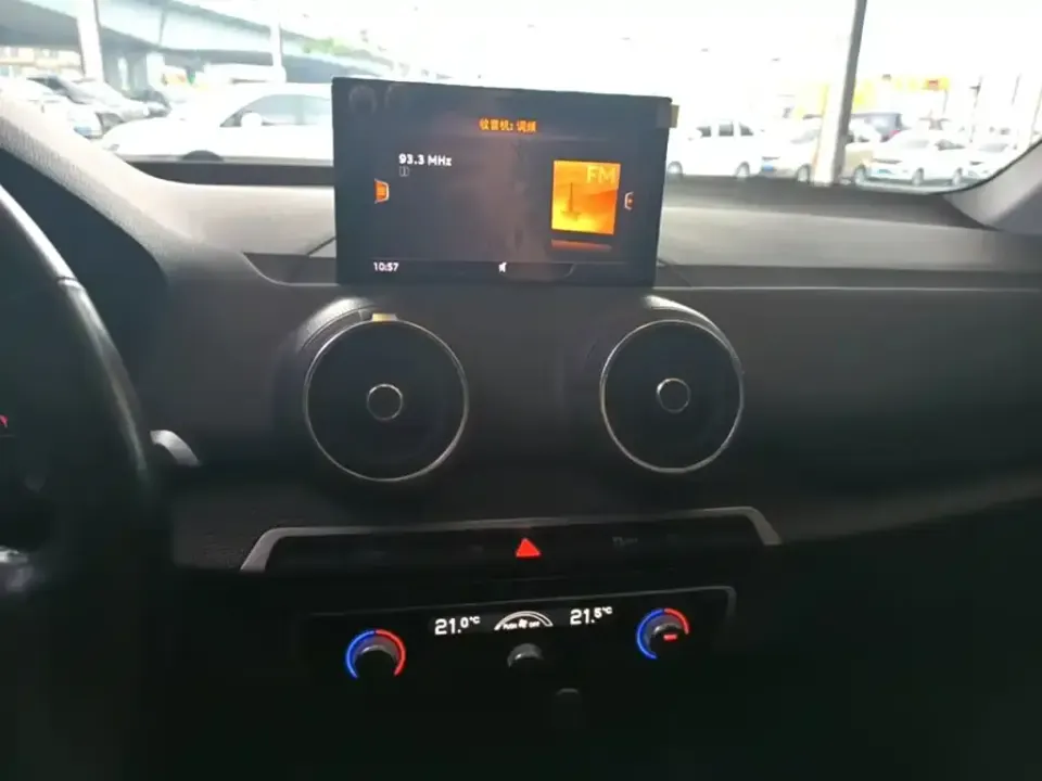 Audi Q2L