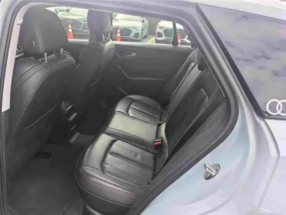 Audi Q2L