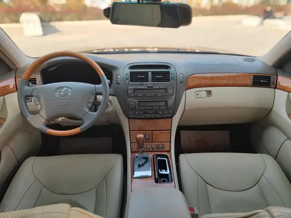 Lexus LS