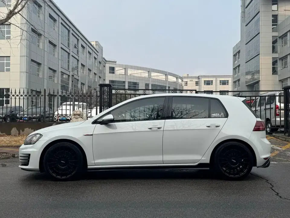 Volkswagen Golf GTI