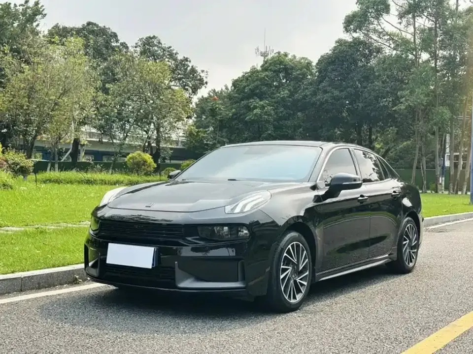 Lynk & Co 03