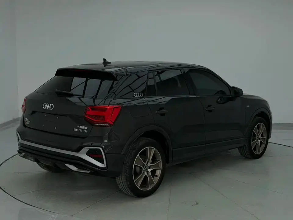 Audi Q2L