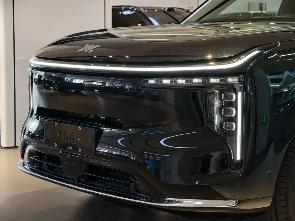 IM Motors IM LS8