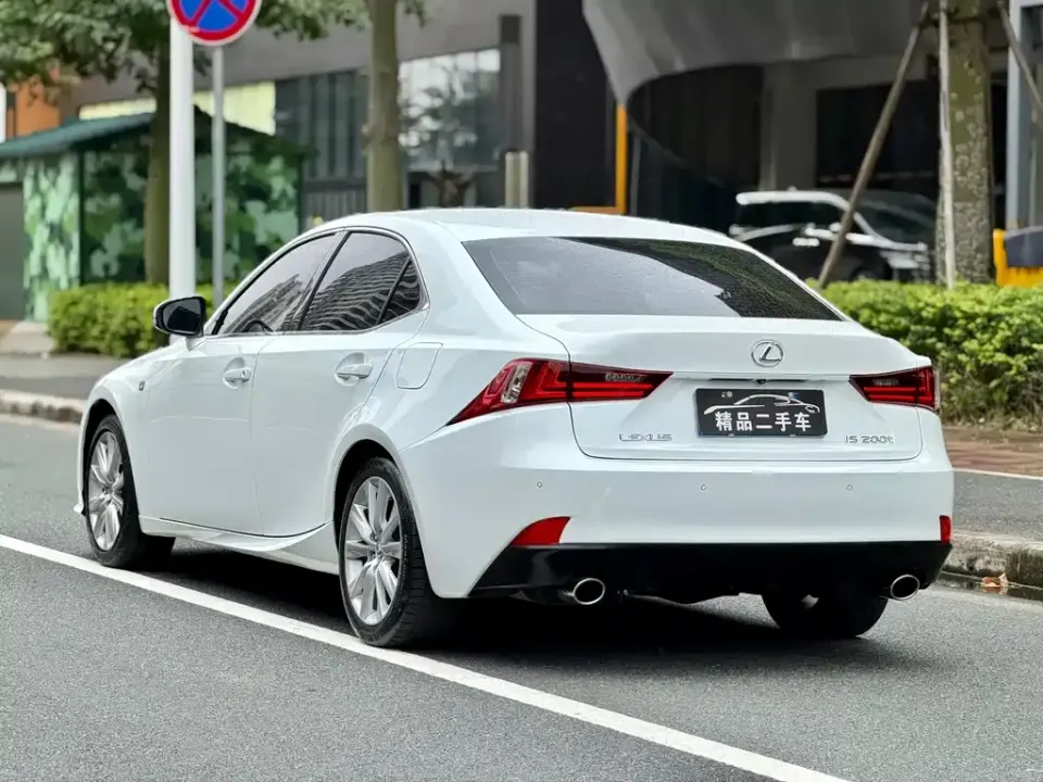 Lexus IS