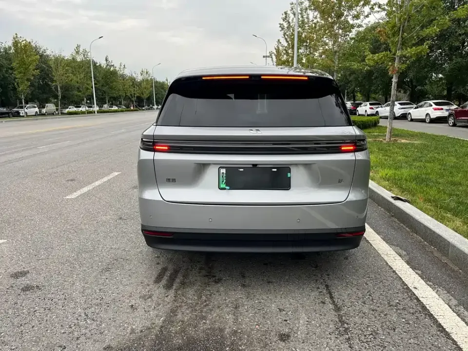Li Li i8