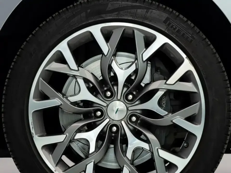Aston Martin DBX